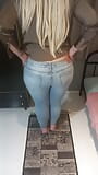 Il mio culo grosso in nuovi pantaloni di jeans sexy snapshot 2