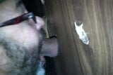 Schwanzlutscherin am Gloryhole snapshot 1