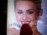 Miley Cyrus, cheveux courts, éjaculation snapshot 1