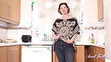Auntjudys - 44-летняя волосатая милфа Jenny дает тебе инструкция по дрочке на кухне snapshot 2