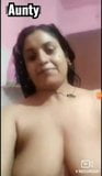 Tía desnuda videocall con amante snapshot 4