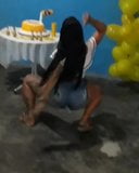 Putinha safada dancando de shortinho socado snapshot 1