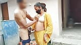 सौतेले भाई का मोटा लंड देखकर गीली चूत मिलने पर भारतीय सौतेली बहन कपड़े धो रही थी। snapshot 7