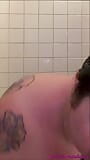 Büyük memeli orta yaşlı seksi kadın duşta snapshot 6