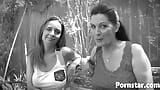 Adolescente Ashlee Graham se acerca con la milf lesbiana Magdalene St. Michaels snapshot 1