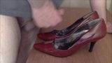 Cum en zapatos de tacones rojos snapshot 9