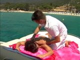 Massagem em um barco snapshot 7