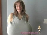 Chelsea encantos monstruo tetas snapshot 3