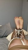 Slijpen tot een orgasme in bondage en panty snapshot 6