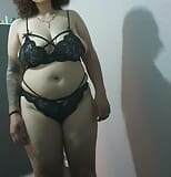 La matrigna in lingerie nera con grandi tette viene filmata dal figliastro snapshot 3