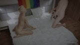 Doppio dildo condiviso con una coppia amatoriale snapshot 1