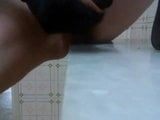 Crossdresser se frota en suelo y marmol de la cocina snapshot 8