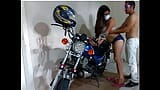 Checking the motorcycle that did not start, the repairman arrived to help him start it! then the best thing happened!! sex sex snapshot 17