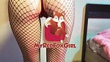 Myredfoxgirl ha sedotto con un body rosso e forme calde snapshot 1