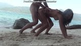 Sexo salvaje en la playa snapshot 15