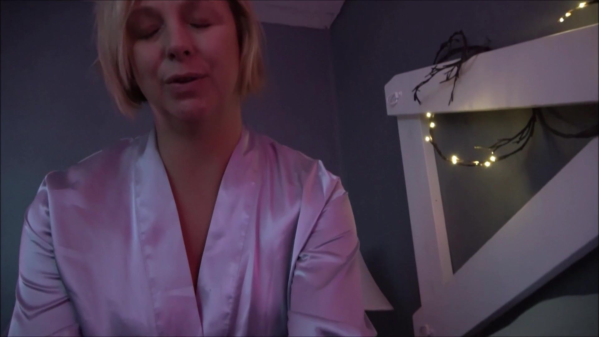 Moms masturbate video. 