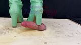 Дрочка сапогами на каблуках в зеленых сапогах (2 видео от первого лица) с Tamystarly - пытка яиц, топание ногами, пытка яиц, топтание ногами, женское доминирование, дрочка обувью snapshot 7