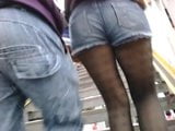 Linda chica en el metro con calzoncillos y medias snapshot 4