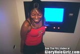 Menina negra recebe uma creampie de estranhos em tampa gloryhole snapshot 2