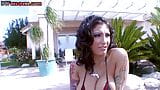 Milf tatuate tettone vengono trapanate in faccia a tre snapshot 4