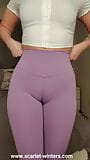 Hete lerares spuit in haar legging. ze heeft altijd de beste cameltoe yogabroek snapshot 1