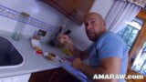 Asiática prostituta Sharon Lee fodida anal na cozinha snapshot 2