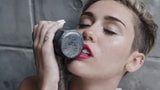 Miley Cyrus - разрушает шарик (явное) snapshot 3
