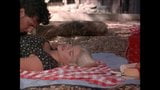 Anna Nicole Smith - Sexszene (riesige Titten) snapshot 11