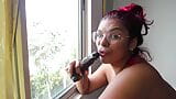 Latina traviesa chupa su BBC en la ventana snapshot 10