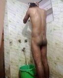 Hermanastro estaba tomando un baño desnudo, secretamente le hice un video snapshot 1