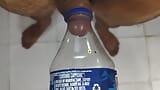 Pequeño agujero botella vagina divertido video de sexo snapshot 3