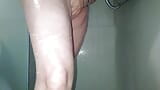 Czarna hrabina spłukuje swoją cipkę podczas kąpieli, niemiecka mamuśka bbw snapshot 2