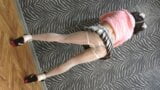 Ponnyboy poserar i ny rosa jacka och sexiga vita tights snapshot 4