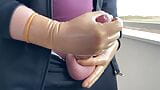 Mit kleinem Kondom mit Latexhandschuhen gewichst snapshot 6