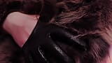 Господиня Asmr: фетиш шуби, еротичні рухи та шкіряні рукавички крупним планом (Арія Грандер) snapshot 9