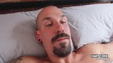 Hardcore Hardcore Massage - eine lockige Brünette massiert ihn snapshot 12