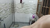 Xxx caliente india bañándose abiertamente pero su cuñado la mira en secreto tocar su apretado coño snapshot 12