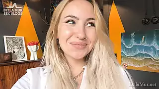 Uy qurgan fotosuratda uning pubik maydoni korsatilgan.