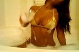 Сексуальная девушка в ванной snapshot 2