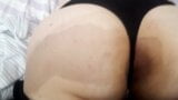 MILF-Freundin, großes dunkles Arschloch, liebt Arschmassage snapshot 4