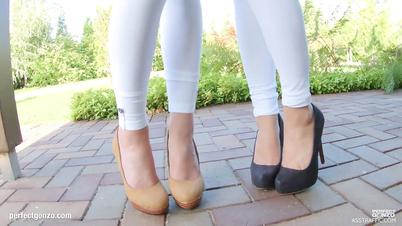 Angelik duvalとtiffany dollの3pアナルシーンお尻
