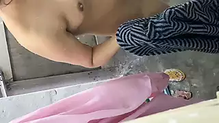 Chhoti Behen Ko Puri Nangi Hokr Nahate Dekha Full Desi Village ...
