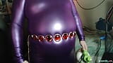 Темноволосого пояса в фиолетовом платье iСфляция snapshot 13