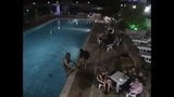 Sexe en groupe près de la piscine snapshot 4