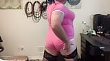 Sissy crossdresser s’habille et secoue un cul snapshot 6