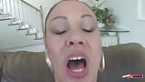 Blue Eyed Vanessa Videl dostaje jej usta i cipkę młotkowany przez BBC snapshot 12