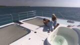 Une blonde sexy se fait baiser sur un bateau snapshot 8