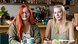 Ersties - Sinnliches lesbisches Dildospiel mit Jolien und Iva snapshot 7