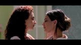 Nia Sharma lesbijska scena całowania snapshot 2