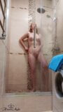 多汁的红发女郎在浴室里用假阳具吮吸并自慰到疯狂高潮 snapshot 7